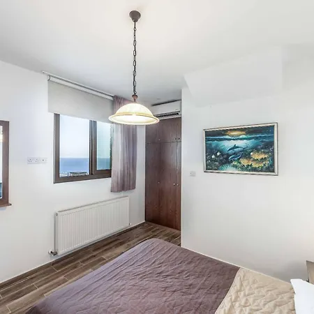 Villa Pomos View